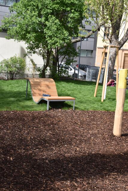 Liegen stehen für die Größeren bereit.