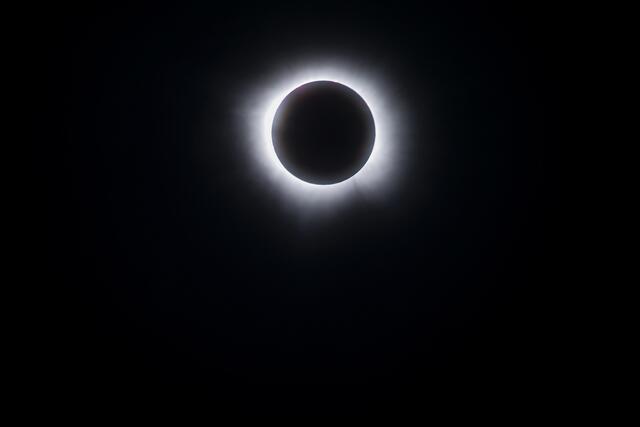 Blick auf eine totale Sonnenfinsternis von Mazatlan, Bundesstaat Sinaloa, Mexiko, am 8. April 2024. | Foto: RASHIDE FRIAS / AFP / picturedesk.com