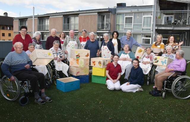 1. Reihe: Johann Chlebecek, Stefanie Dafert, Karl Pfeiffer, Verena Zach, Leoni Eggenberger
2. Reihe: Carola Wögerer, Paula Oppolzer, Erich Christ, Alfred Reisinger, Elfriede Chlebecek, Gertrude Biegl, Anneliese Schwingenschlögl, Hilda Kargl, Gertrude Schmalzbauer, Hermine Schlosser
3. Reihe: Margit Mathes-Wachter, Dorothea Sauer, Astrid Stögerer, Willibald Stark, Christa Hammerschmied, Olga Golovanova | Foto: PBZ Waidhofen