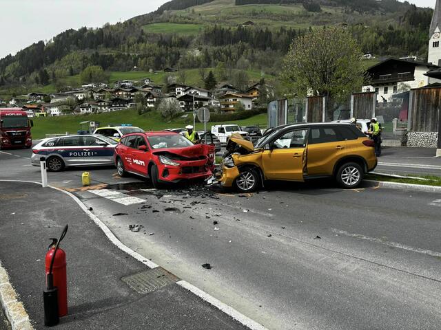 Zu einem Verkehrsunfall kam es am 9. April 2024 in Stuhlfelden. | Foto: Feuerwehr Stuhlfelden