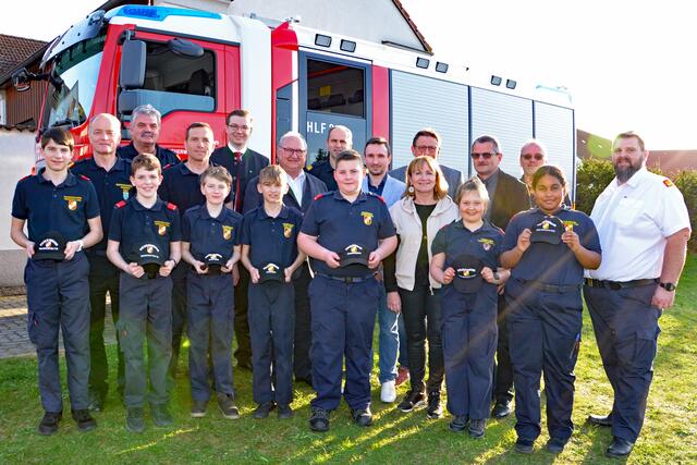 Feuerwehrfunktionäre, Gemeinde- und Behördenvertreter waren von den Leistungen vom Feuerwehr-Nachwuchs begeistert | Foto: BFK WT/St. Mayer