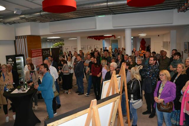 Das Publikumsecho bei der Kunstausstellung „Zone goes Haus der Musik“ in Wörgl war groß und positiv.  | Foto: Veronika Spielbichler