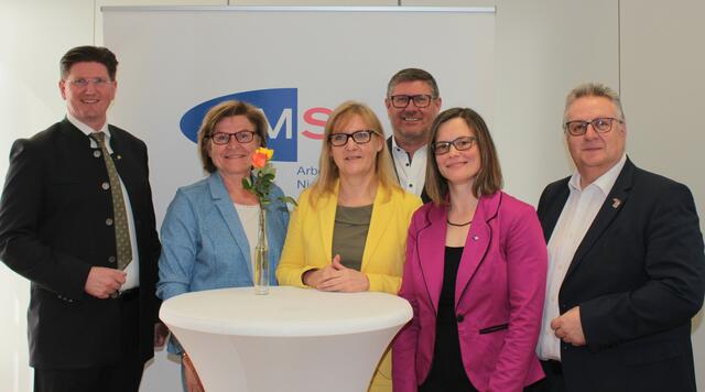 Bezirkshauptmann Christian Pehofer, Bürgermeisterin Helga Rosenmayer, AMS-Landesgeschäftsführerin Sandra Kern, Harald Resch, Manuela Ritter, AK-Leiter Michael Preissl | Foto: Walter Kellner