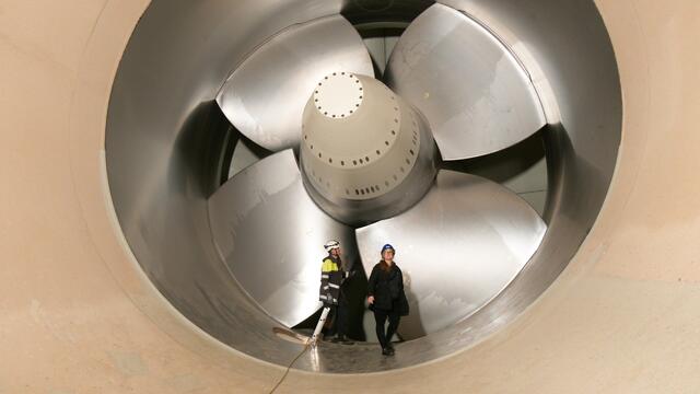 Im Kraftwerk Freudenau besichtigte MeinBezirk.at eine stillgelegte Turbine. Diese wird aktuell gewartet und saniert. | Foto: Andreas Pölzl/RMW