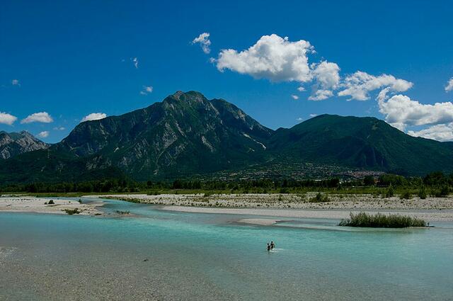 So viel Platz hat der Tagliamento, der sich seinen Weg in die Adria durch das italienische Friaul ebnet. Die Drau kann von dieser Freiheit vor allem im städtischen Gebiet nur träumen. | Foto: Privat