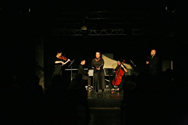 Das Barockenesemble "klingzeug" mit Claudia Delago-Norz, Violine, Chad Kelly, Cembalo, Anna Müller, Violoncello und Leo Duare, Oboe brachte gemeinsam mit Christina Gansch großartige Händel-Arien in die Stadtbühne Imst.
