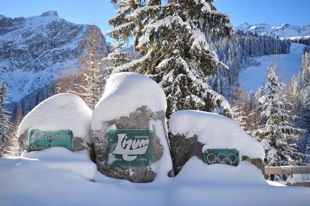 Der Zusammenschluss der Skugebiete Axamer Lizum – Muttereralm ist ebenso wie ein neues Hotel in Sichtweite. | Foto: Hassl