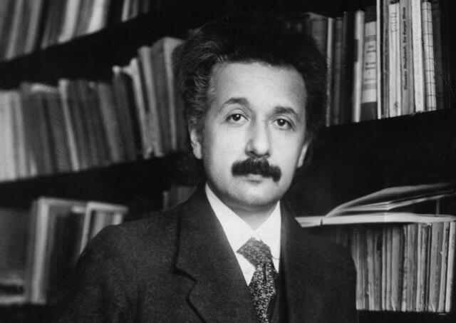 Am 29. Mai 1919 wurde Albert Einsteins Allgemeine Relativitätstheorie anhand einer totalen Sonnenfinsternis erstmals experimentell bestätigt. Bild aufgenommen am 1. Jänner 1915. | Foto: ullstein bild / Ullstein Bild / picturedesk.com 