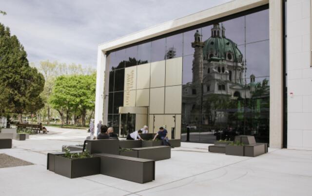 Am 12. April wird der Gastgarten des Restaurants "trude und töchter" am Vorplatz des Wien Museums eröffnet. Das wird gefeiert.  | Foto: Ina Aydogan/Wien Museum