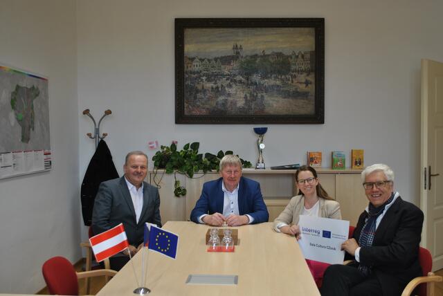 Eduard Köck, Roman Fabeš, Christina Hirsch und Wilhelm-Christian Erasmus (v.l.) beim Zusammentreffen in Telč. | Foto: ZRT