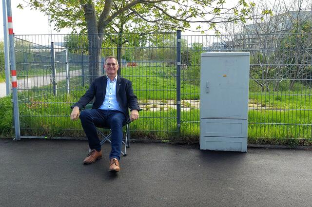 Die Floridsdorfer Bänke sind heiß begehrt. So heiß, dass jemand die Bank in der Kollarzgasse kurzerhand mitgenommen hat.  | Foto: BV21