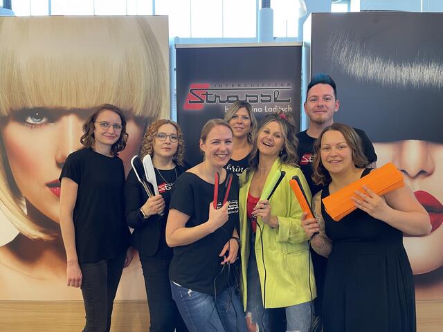 Das Team Sabrina (2. v. l.) schätzt die familiäre Atmosphäre und die flexiblen Arbeitszeiten. | Foto: Victoria Nagy