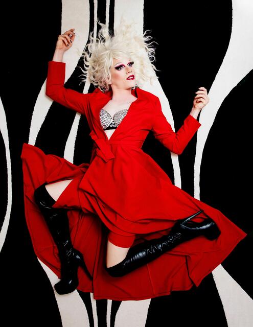 Dragqueen-Charity-Gala für mehr Akzeptanz. Der Reinerlös wird für einen guten Zweck verwendet. Im Bild Dragqueen Vicky Voyage  | Foto: Shell Eide