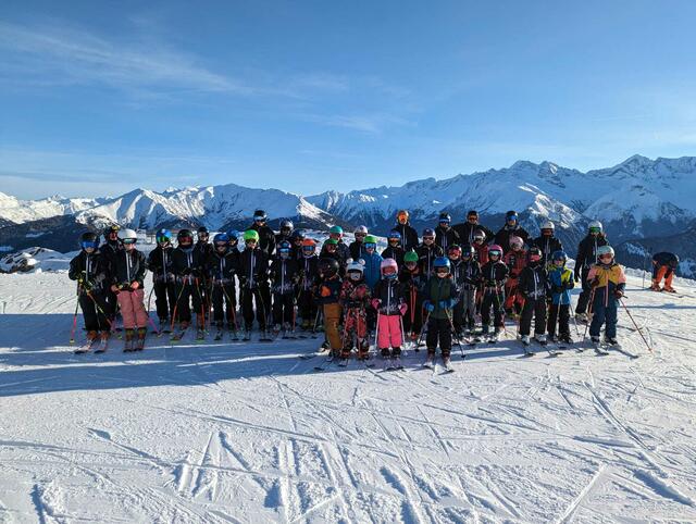 Rund 40 Kinder absolvierten im vergangenen Winter mit den Betreuern der Sektion Ski des SV Navis zahlreiche Trainingseinheiten. | Foto: SV Navis