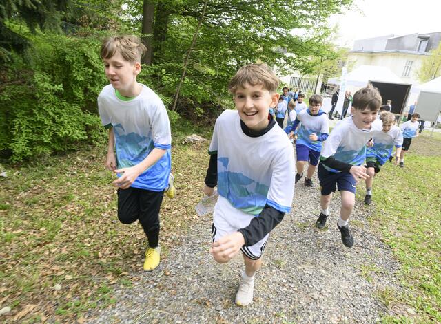 Die Schülerinnen und Schüler nahmen den Parcours als erste "Testerinnen und Tester" in Angriff. | Foto: LKH-Univ. Klinikum Graz / M. Wiesner