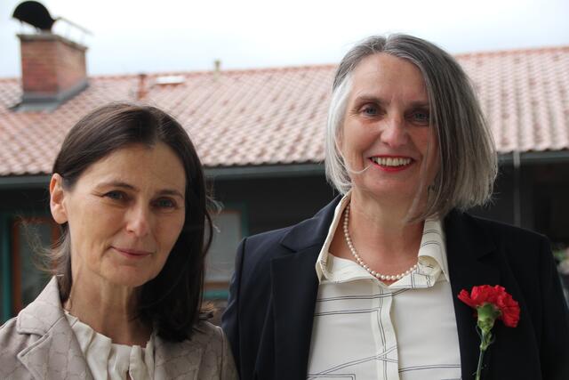 Bezirkshauptfrau Monika Vogl (Bezirk Hallein, v.l.), Bürgermeisterin Barbara Schweitl (Puch). | Foto: Martin Schöndorfer, 2024