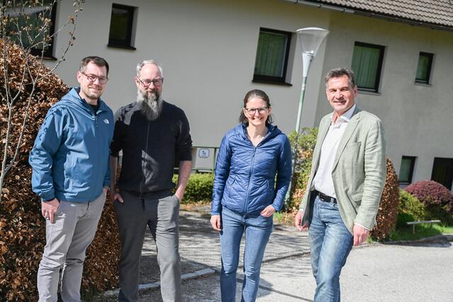 Philipp Peham (Stabstelle Energiemanagement), Stadtrat Martin Dowalil, Doris Teufel (Bauamt) und Bürgermeister Werner Krammer (v.l.) | Foto: Stadt Waidhofen