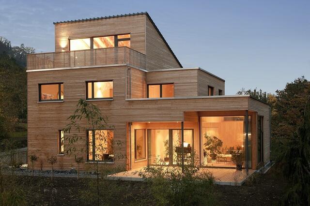 Holz nimmt Kohlendioxid auf und gibt Sauerstoff ab, eine nachhaltige und klimatisch angenehme Bauart. | Foto: Bonndorf