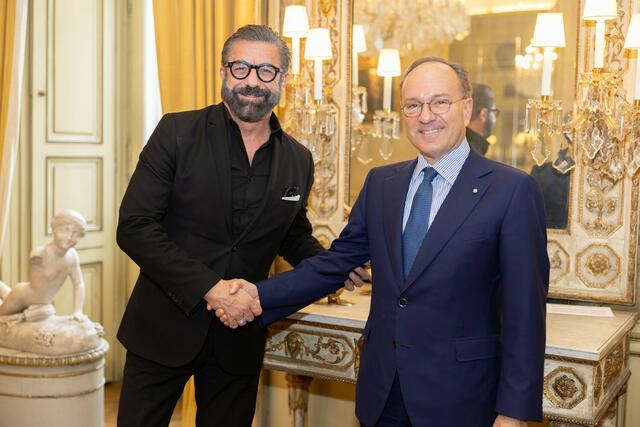 Mauro Maloberti mit SE Giovanni Pugliese im Palais Metternich. | Foto: diploma
