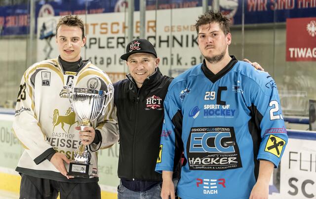 Der EHC Raiba St. Jodok – im Bild Kapitän Mika Hautz – holte den ausgezeichneten dritten Platz im Hockey-Cup Tirol, Division 1! Wie man sieht, haben die Gegner gegrantelt. | Foto: EHC Raiba St. Jodok