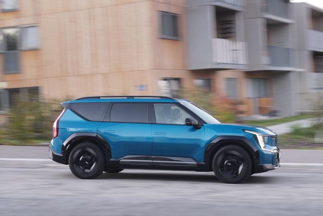 Zu den zahlreichen praktischen Hightech-Features des Kia EV9 zählen beispielsweise der digitale Autoschlüssel, mit dem sich das Smartphone als Autoschlüssel verwenden lässt oder auch eine Fingerabdruck-Erkennung, mit der sich die Einstellungen und Profile der einzelnen Fahrer aktivieren lassen. | Foto: Kia