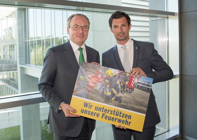 v.l.: LH-Stellvertreter Stephan Pernkopf und LAbg. Rene Lobner.  | Foto: NLK/Filzwieser