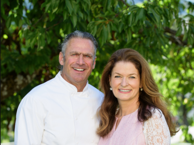 Martin und Karin Melcher blicken auf die letzten 25 Jahre in ihrem Betrieb zurück.  | Foto: Hotel-Pension Melcher
