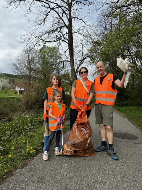 Auch die Familie Pressl aus Altlengbach half fleißig mit. | Foto: Daniel Kosak