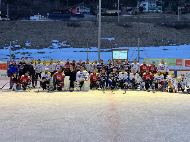 Jung und Alt beteiligten sich auch heuer wieder am legendären Eishockey-Dorfturnier. | Foto: EHC Raiba St. Jodok