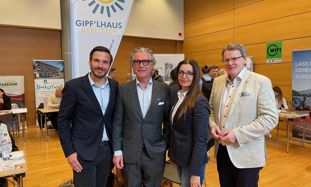 Am Foto: Obmann der WKK-Fachgruppe Gastronomie Stefan Sternad,  Obmann der WKK-Fachgruppe Hotellerie Sigismund Moerisch und Carmen Durchschlag (AMS Kärnten) und AMS-Kärntengeschäftsführer Peter Wedenig  | Foto: MeinBezirk.at