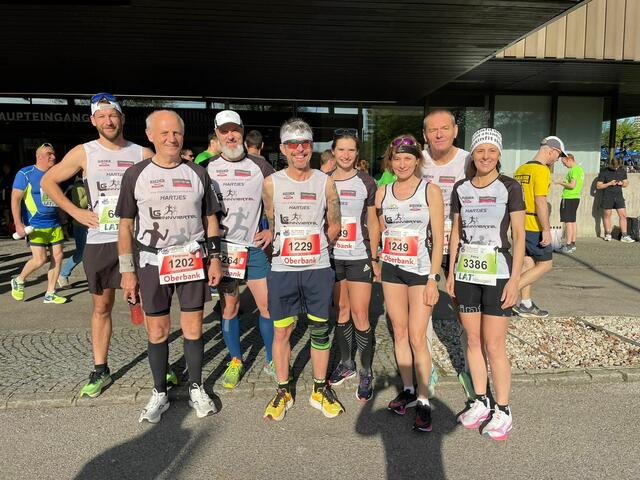 Trotz knapp 30 Grad wagten sich rund 17.000 Athleten in Linz an den Start. Auch die LG Innviertel war dabei.  | Foto: LG Innviertel