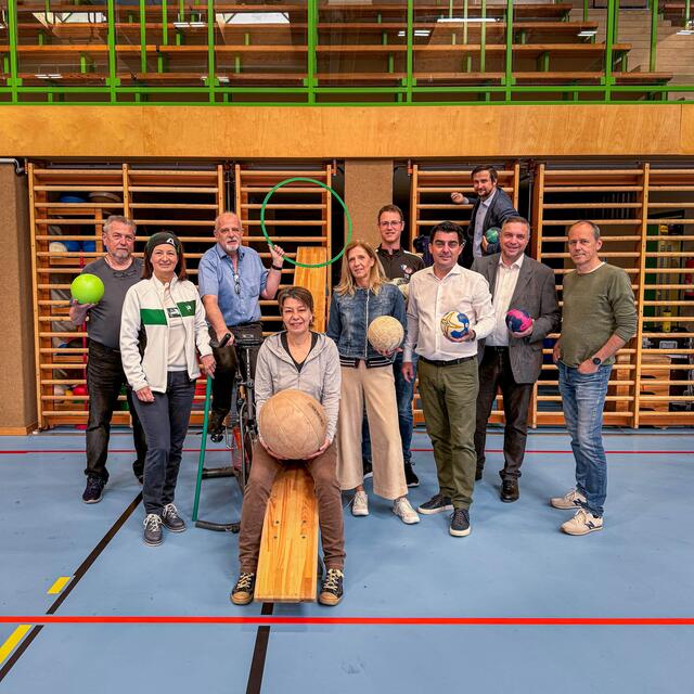 Hannes Minatti (ATUS), Isabella Kremnitzer-Nowak (Alemannia Rudern), Thomas Pfaffl, Elisabeth Kerschbaum, Elke Paul, Marc Kordel (Fußball), Bürgermeister Christian Gepp, Matthias Keusch (Union Handball), Hubert Keyl und Martin Sack (Stadtgemeinde). | Foto: Stadtgemeinde Korneuburg