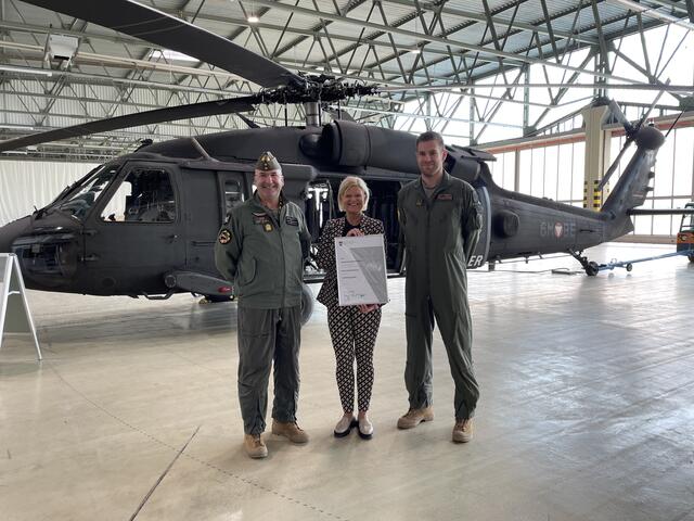 Air Chief, Gerfried Promberger, Ministerin Claudia Tanner und Hauptmann Bernd Chlastak | Foto: Victoria Edlinger
