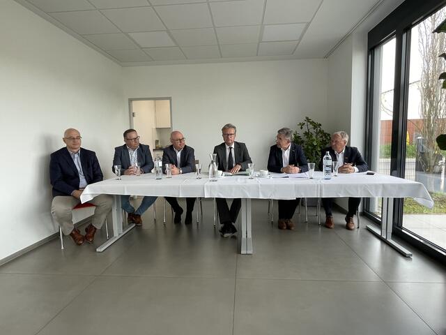 Der Presse gab Christopher Drexler Auskunft über seine Bezirkstour, seine Eindrücke der Region und die Themen B68 und A9. | Foto: RegionalMedien
