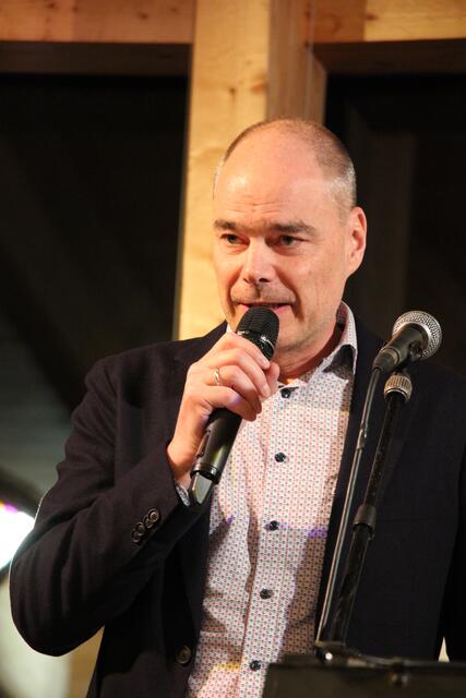 GF Stefan Mangott begrüßte die erschienen Gäste im Bergrestaurant Lassida. | Foto: Schwarz