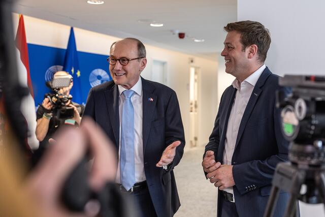 Othmar Karas und Stefan Kaineder. | Foto: Land OÖ/Gerstmair