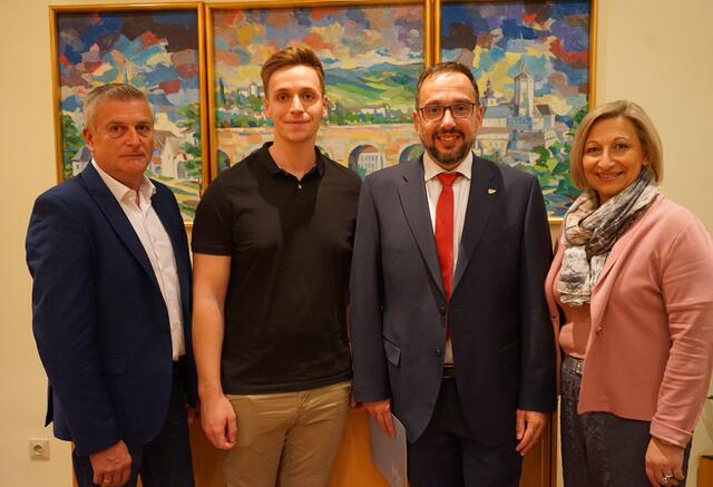 Ortsvorsteher Walbersdorf Christian Ulrich, Alexander Lang, VzBgm. Thomas Nikles, Bgm.in Claudia Schlager | Foto: Stadtgemeinde Mattersburg