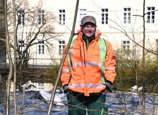 Josip unterstützt die Besucher