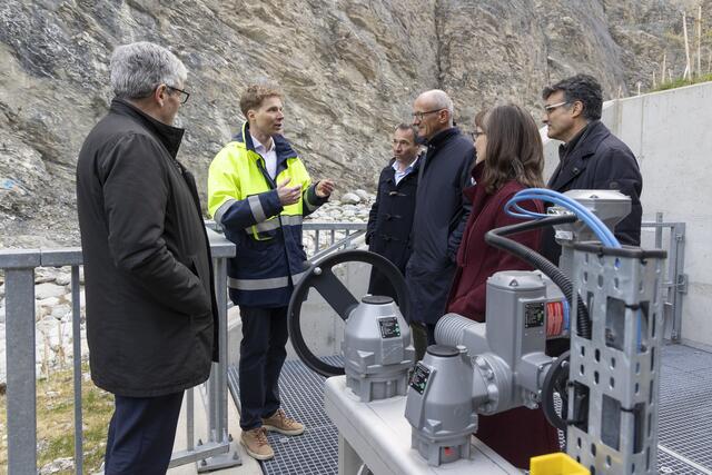 Besichtigung des Gemeinschaftskraftwerks im Grenzraum Nauders/Martina (Schweiz). | Foto: Land Tirol/Die Fotografen