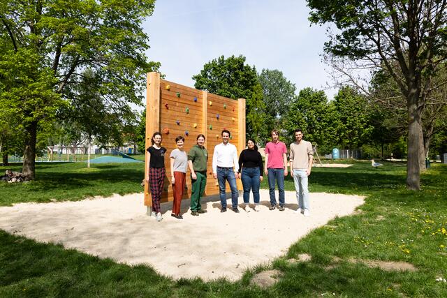 Vor Kurzem wurde die neue Boulderwand im Floridsdorfer Aupark feierlich eröffnet. | Foto: Stadt Wien/Lukas Fuchs