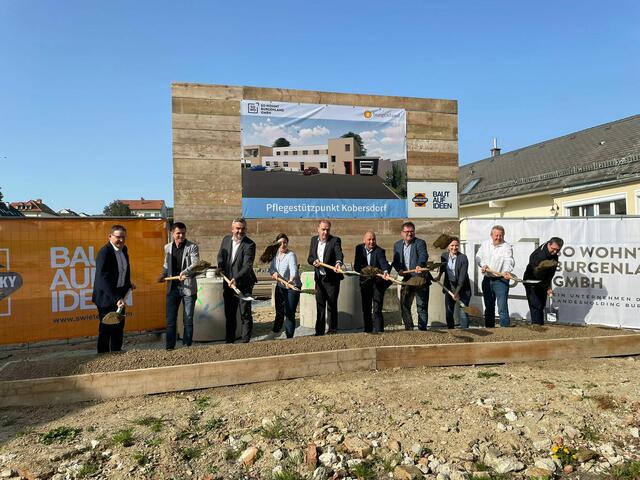 Der Spatenstich erfolgte am 12. April. | Foto: Jessica Geyer