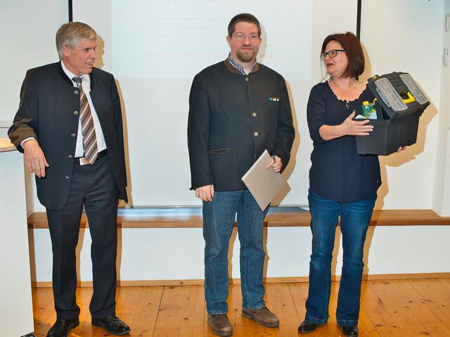 Happy Birthday - Museumsleiter Ulrich Kößler wird vom Vorstand überrascht