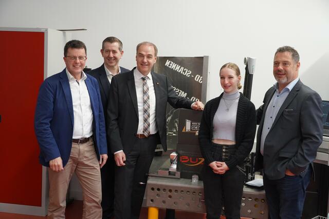 Christian Vlasich (Geschäftsführer BUZ), Manfred Schweiger, Landesrat Leo Schneemann, Salome Schilch, Markus Plattner (Vorstandsvorsitzender BUZ, AMS RGS-Leitung Mattersburg) | Foto: BUZ