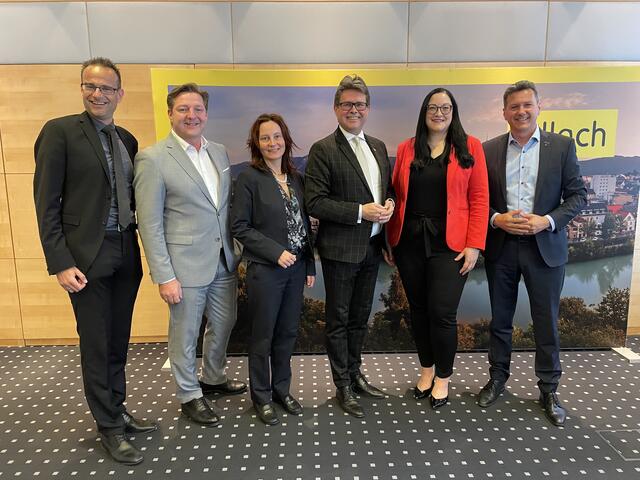 Hoher Besuch in Villach: Bundesminister Martin Polaschek (3.v.r.) stellte das Kolleg gemeinsam mit Bürgermeister Günther Albel (2.v.l.) und Co. vor. | Foto: MeinBezirk.at