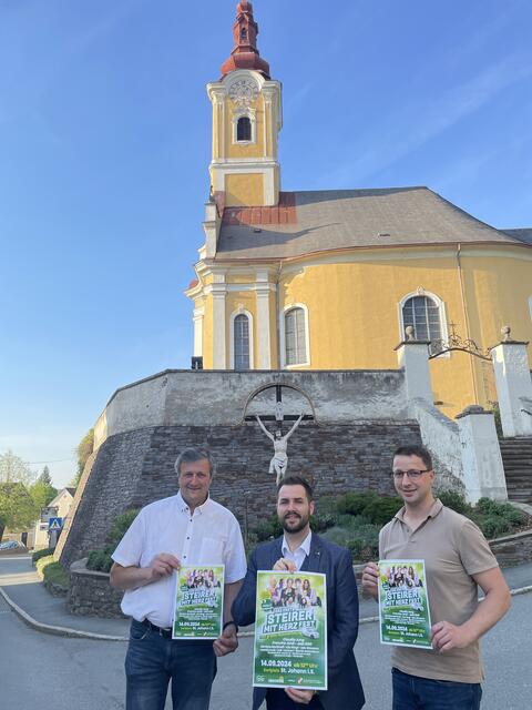 Bürgermeister Johann Schmid, "Steirer mit Herz"-Obmann Marcel Resch und HBI Walter Wallner rühren bereits kräftig die Werbetrommel für das erste "Steirer mit Herz"-Fest am 14. September in St. Johann im Saggautal. | Foto: Waltraud Fischer