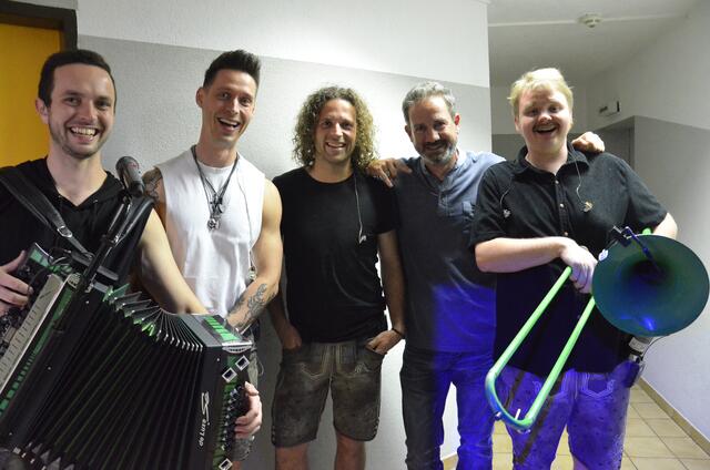 RathausSaal-Chef Christian Santer mit der "Party-Boyband aus Österreich" - Die Draufgänger.