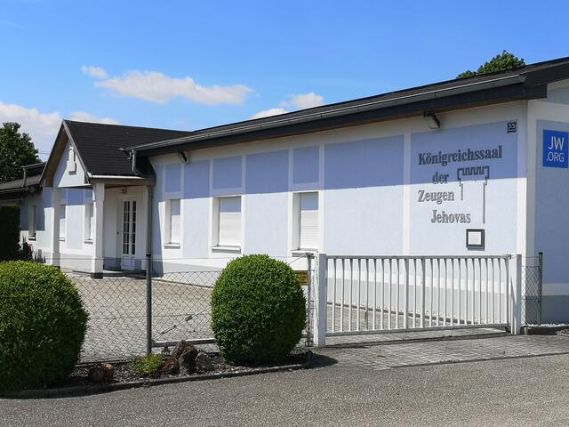 Vor einem Königreichsaal der Zeugen Jehovas in Graz (Symbolbild) lag ein nicht zuordenbares Paket. | Foto: Alexandra Binder