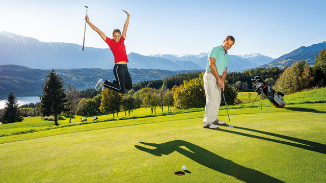 Mit Schwung in den Frühling. Kärnten hat knapp ein Dutzend schöne Golfplätze zu bieten. | Foto: Kärnten Werbung / Gert Perauer
