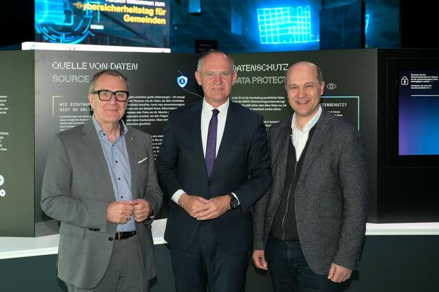 Niederösterreich GVV Präsident Rupert Dworak, Innenminister Gerhard Karner, Gemeindebund Österreich Präsident Johannes Pressl. | Foto: BMI Jürgen Makowecz