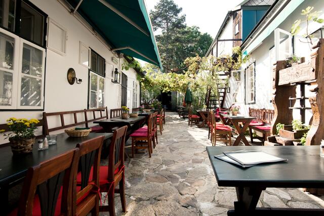 Mit Mitte Juni ist Schluss beim Heurigen Zimmermann in der Armbrustergasse 5.  | Foto: Martin Zimmernann